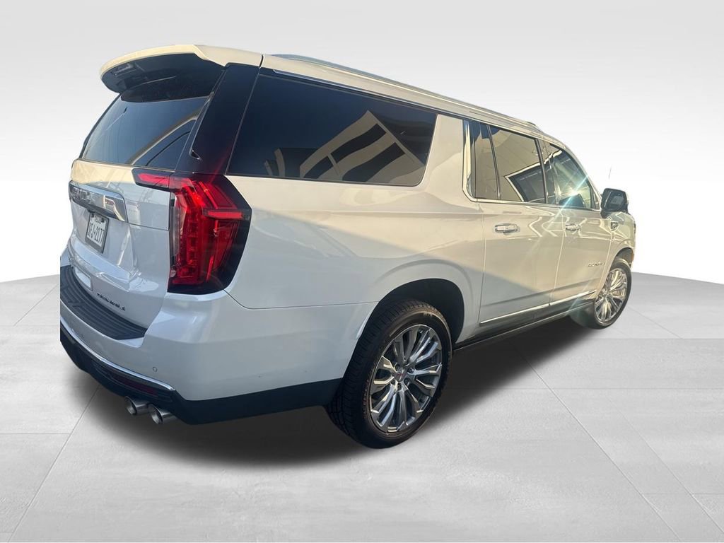 Used 2023 GMC Yukon XL Denali image 4