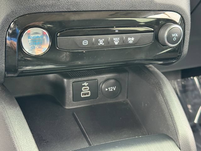 Used 2024 Ford Escape SE w/ Class II Trailer Tow Package FWD image 20