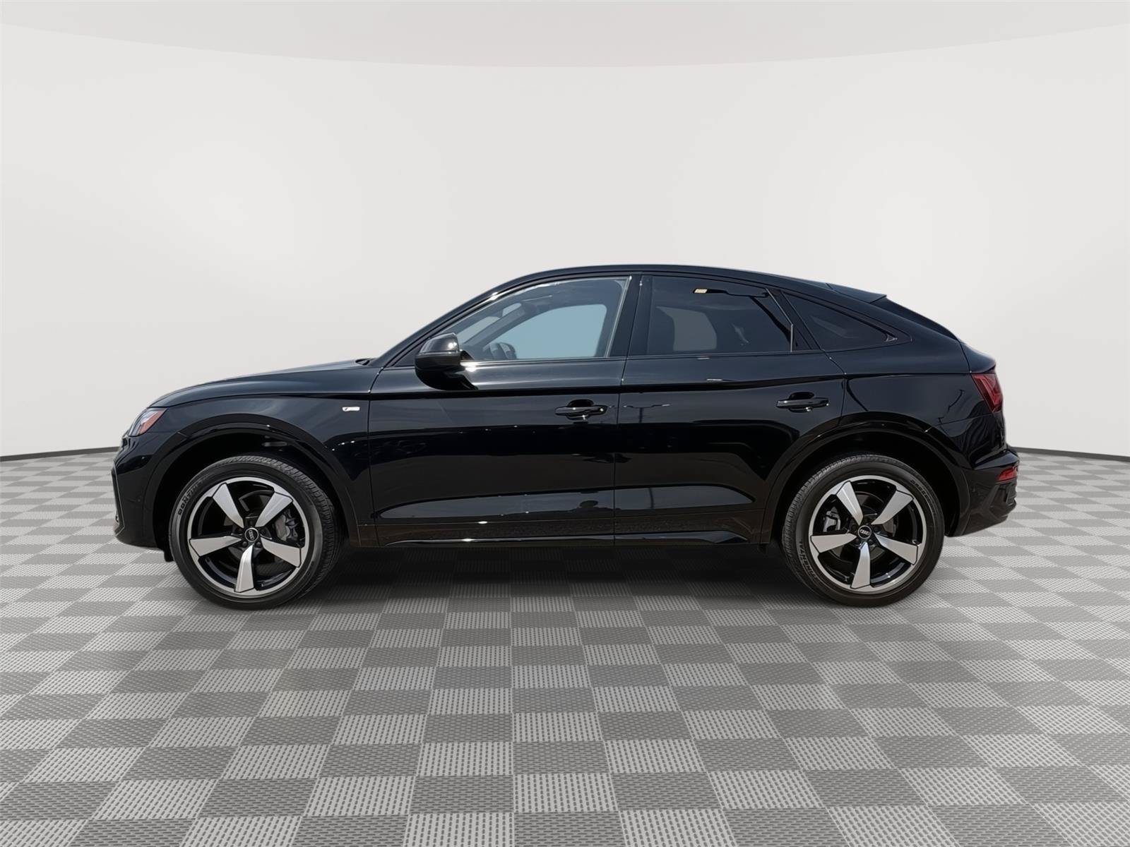 Certified 2022 Audi Q5 2.0T Prestige AWD/4WD image 2