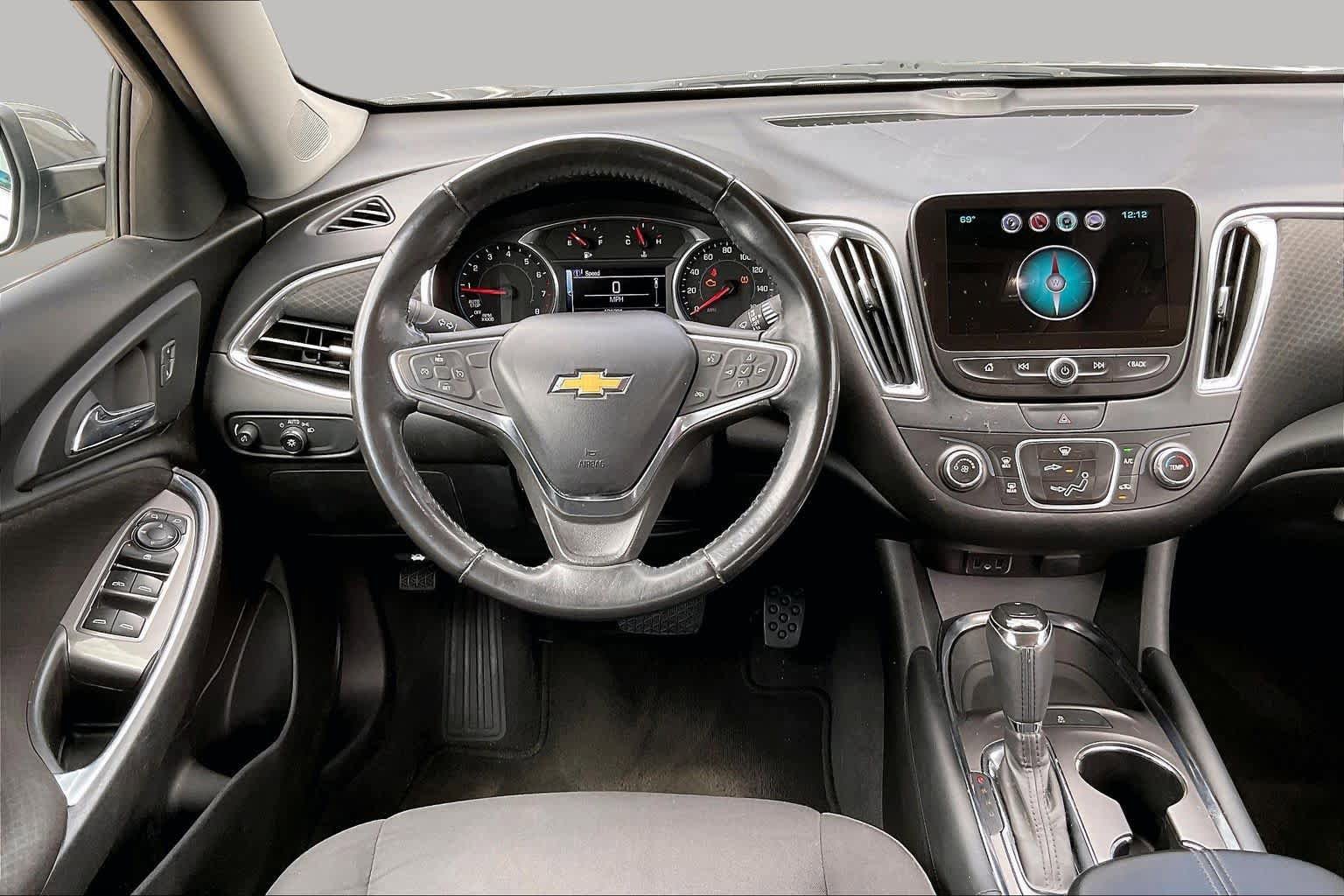 Used 2017 Chevrolet Malibu LT FWD image 7