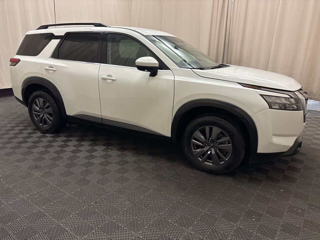 Used 2025 Nissan Pathfinder SV image 4