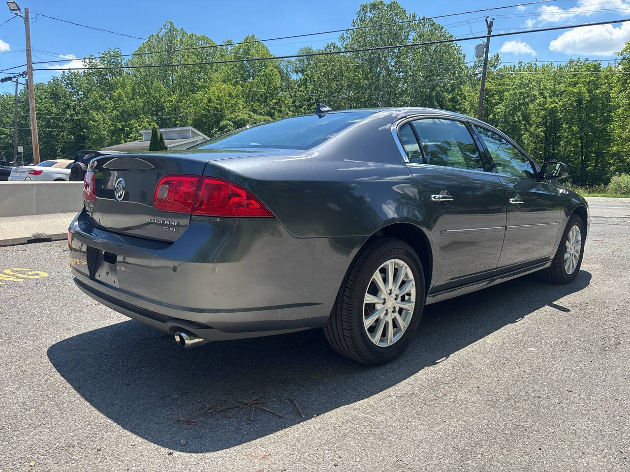 Used 2011 Buick Lucerne CXL w/ Driver Confidence Package FWD image 12