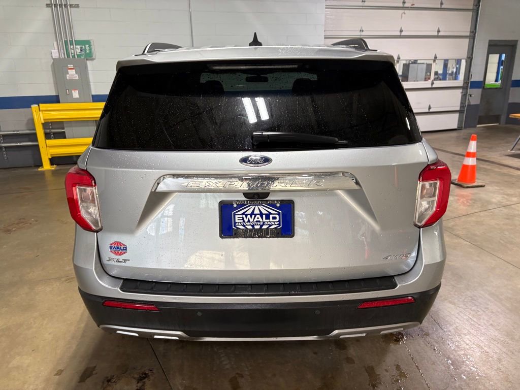 Used 2022 Ford Explorer XLT w/ Equipment Group 202A AWD/4WD image 5