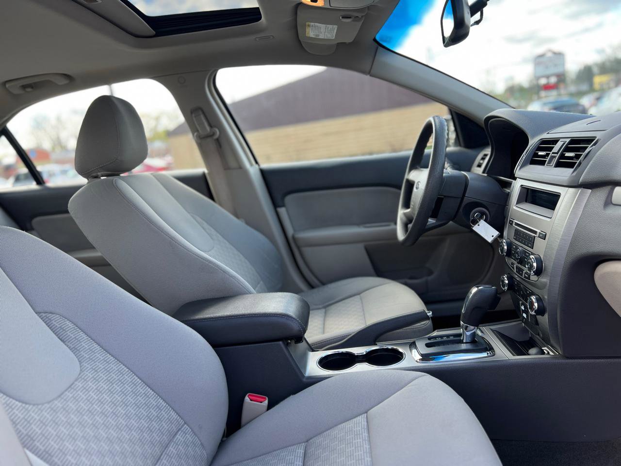 Used 2010 Ford Fusion SE FWD image 39