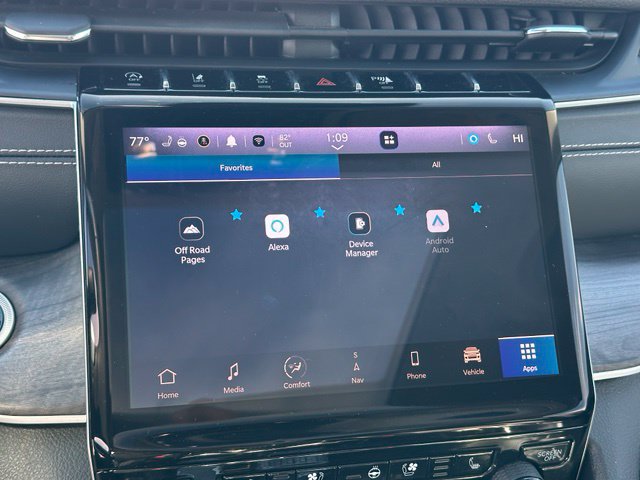 Used 2023 Jeep Grand Cherokee Limited w/ Luxury Tech Group II AWD/4WD image 28