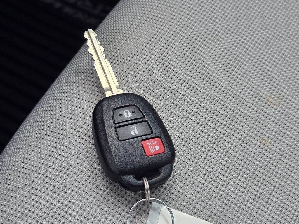Used 2025 Toyota Corolla Cross L FWD image 32