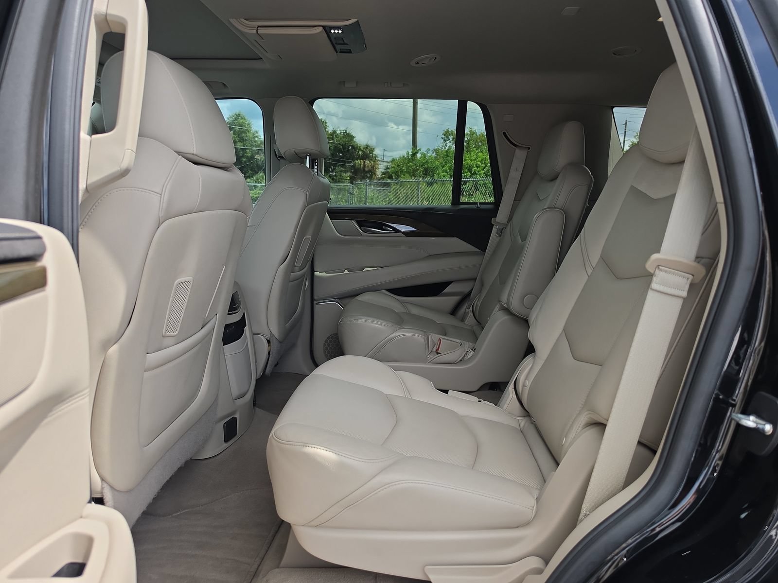 Used 2020 Cadillac Escalade Premium Luxury AWD/4WD image 13