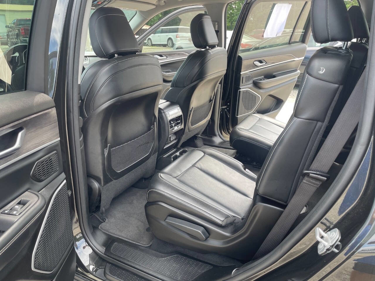 Used 2022 Jeep Grand Cherokee L Limited AWD/4WD image 23