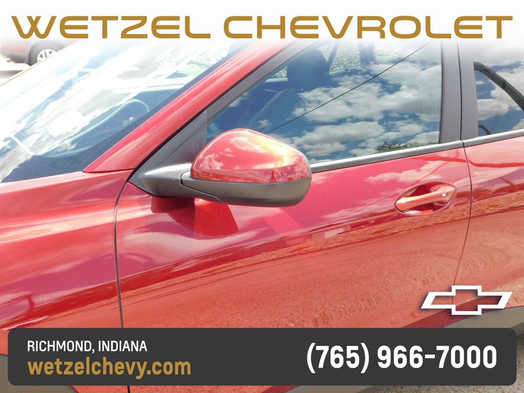 Used 2025 Chevrolet Trax LT w/ LT Convenience Package FWD image 11