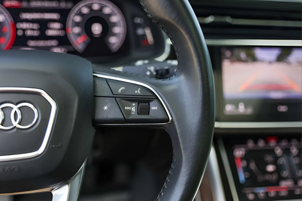 Used 2019 Audi Q8 Prestige w/ Luxury Package AWD/4WD image 13