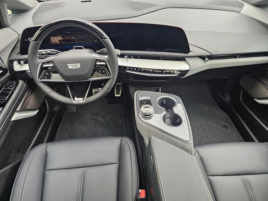 New 2026 Cadillac Optiq Luxury 1 image 24
