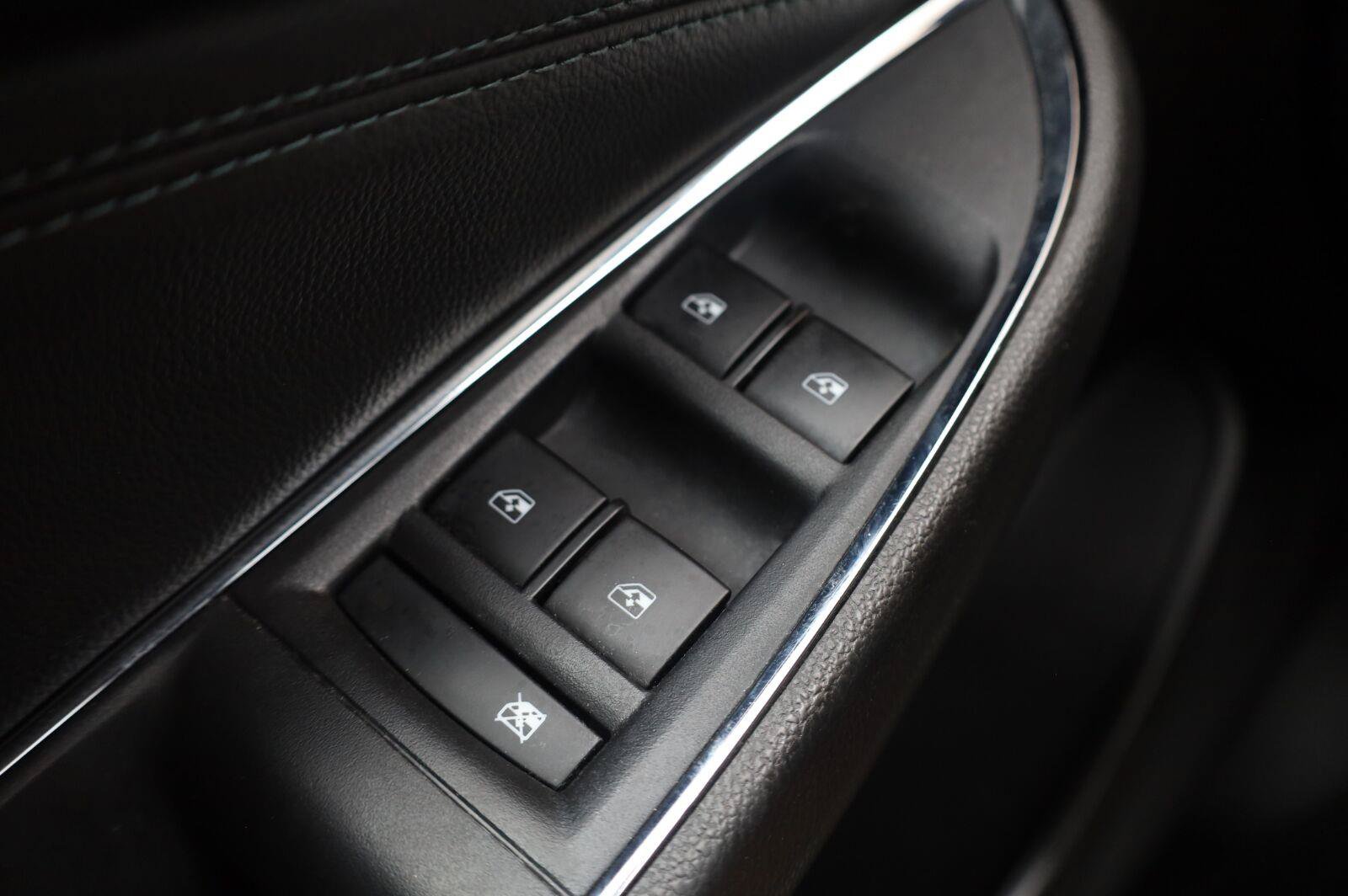Used 2018 Chevrolet Cruze Premier FWD image 35