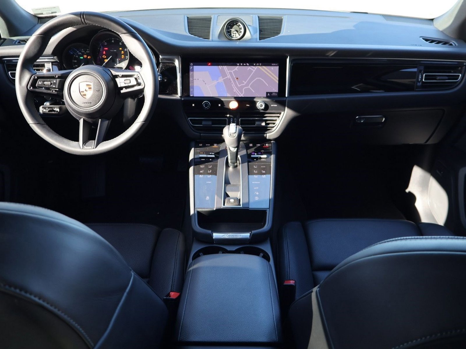 Certified 2025 Porsche Macan image 21