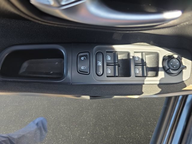 Used 2016 Jeep Renegade Latitude w/ Popular Equipment Group AWD/4WD image 30