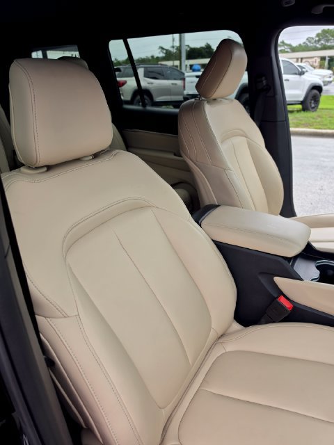 Used 2025 Jeep Grand Cherokee L Limited AWD/4WD image 24