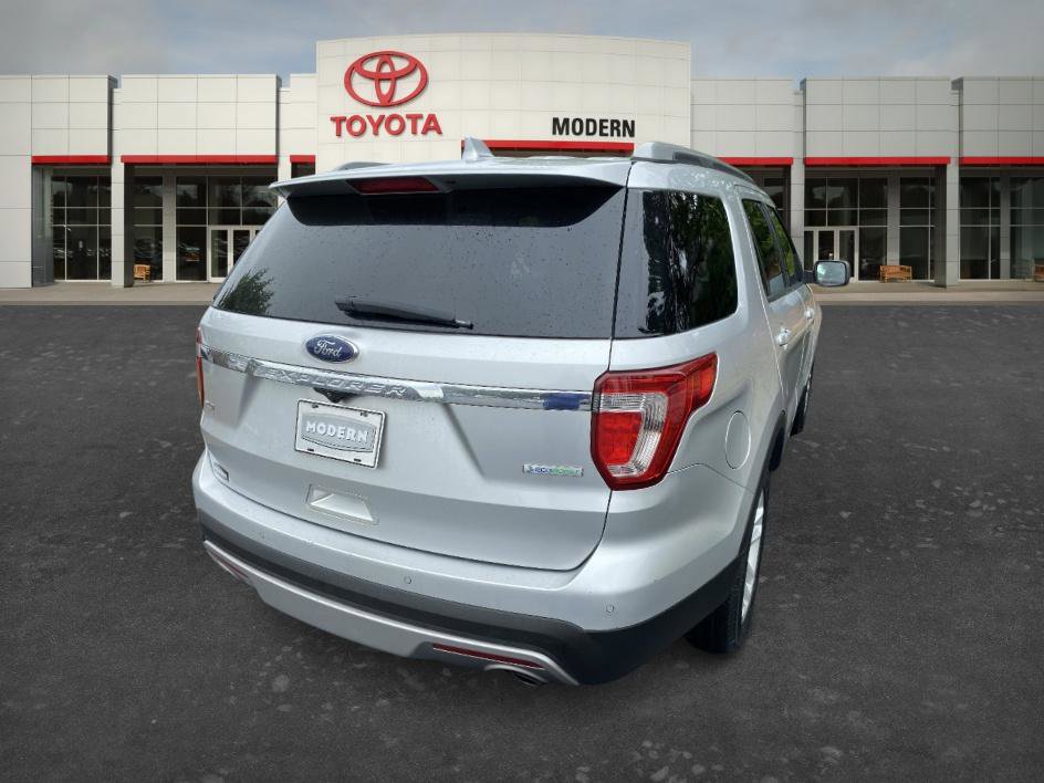 Used 2016 Ford Explorer XLT w/ Equipment Group 202A FWD image 5