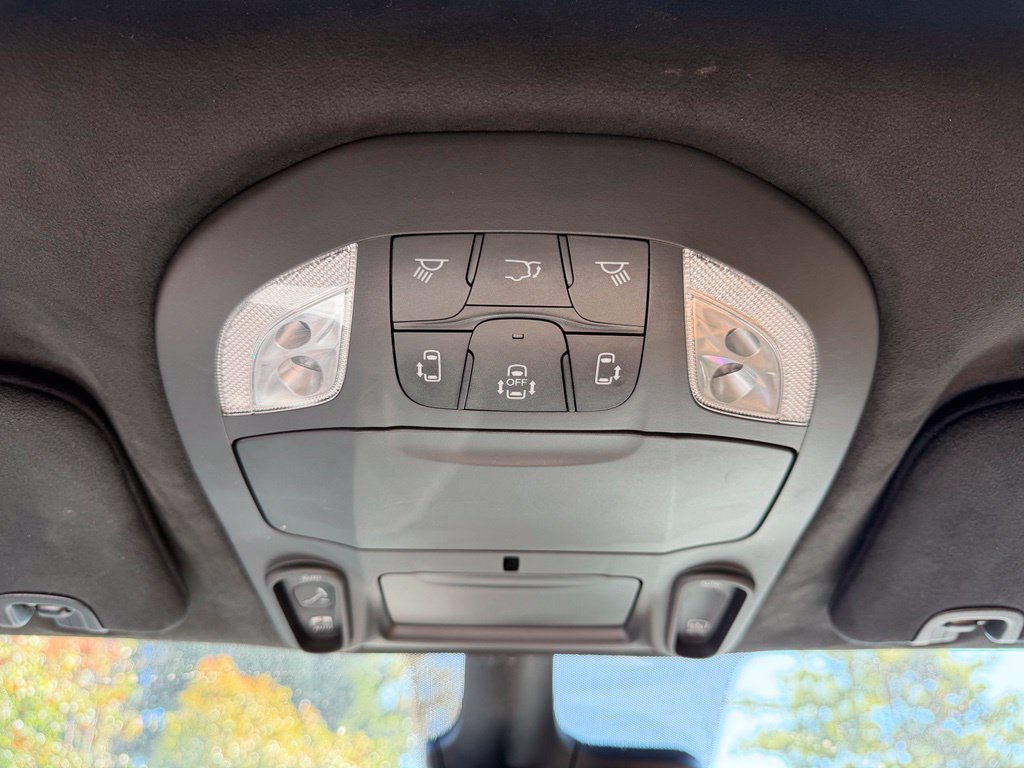 Used 2023 Chrysler Pacifica Pinnacle FWD image 29