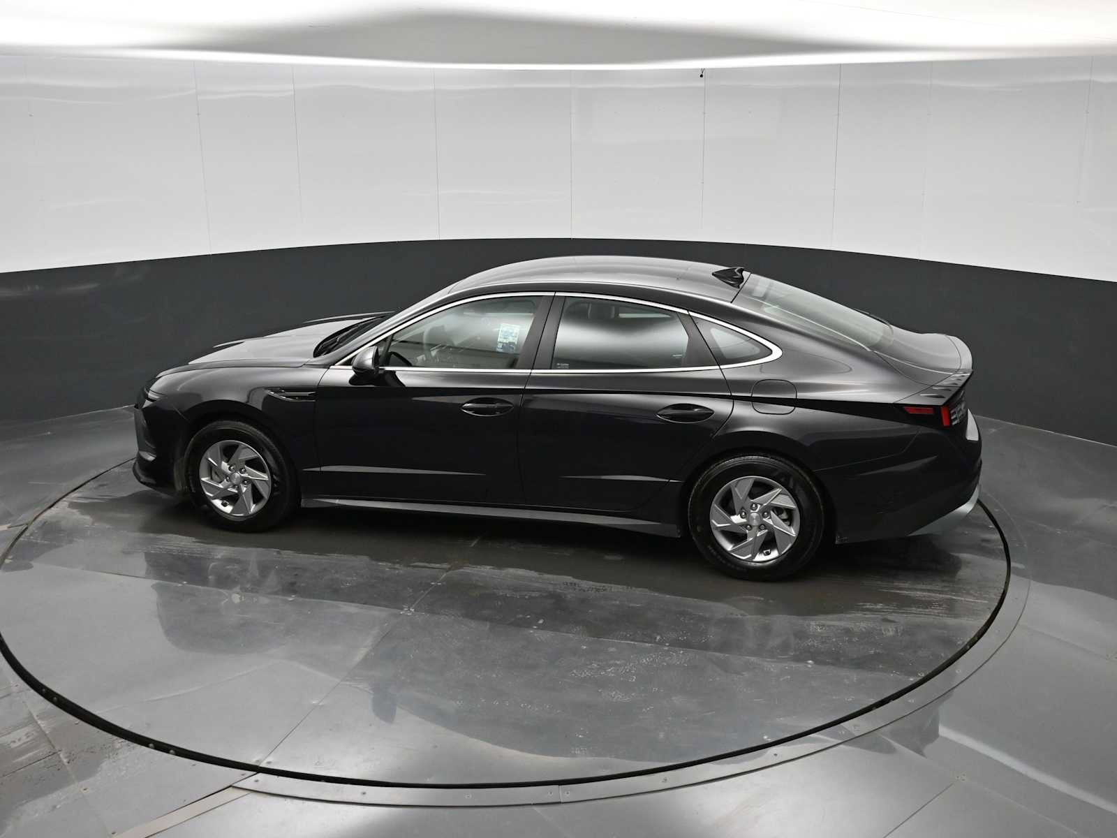 Used 2025 Hyundai Sonata SE FWD image 28