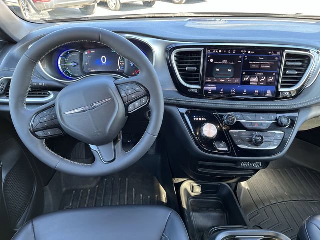 Used 2023 Chrysler Pacifica Touring-L w/ S Appearance Package image 13