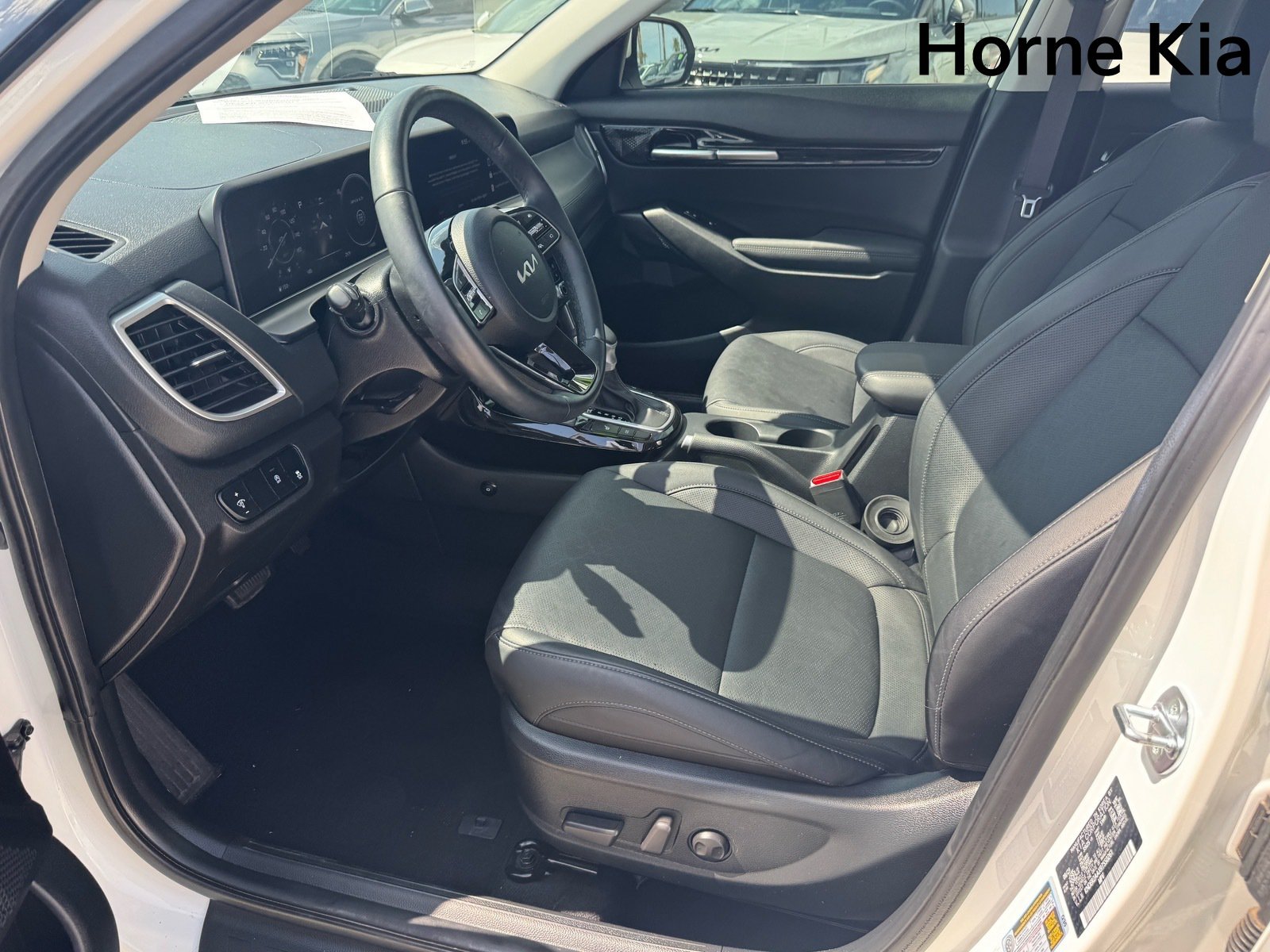 Certified 2024 Kia Seltos EX FWD image 10