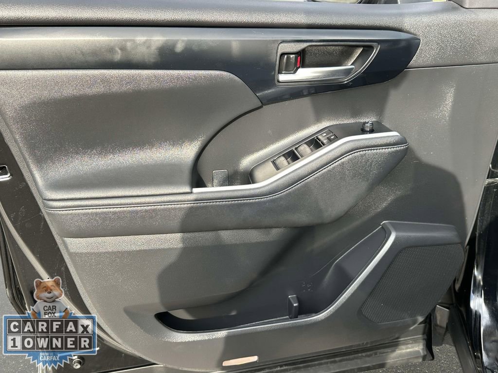 Used 2023 Toyota Highlander XLE image 16