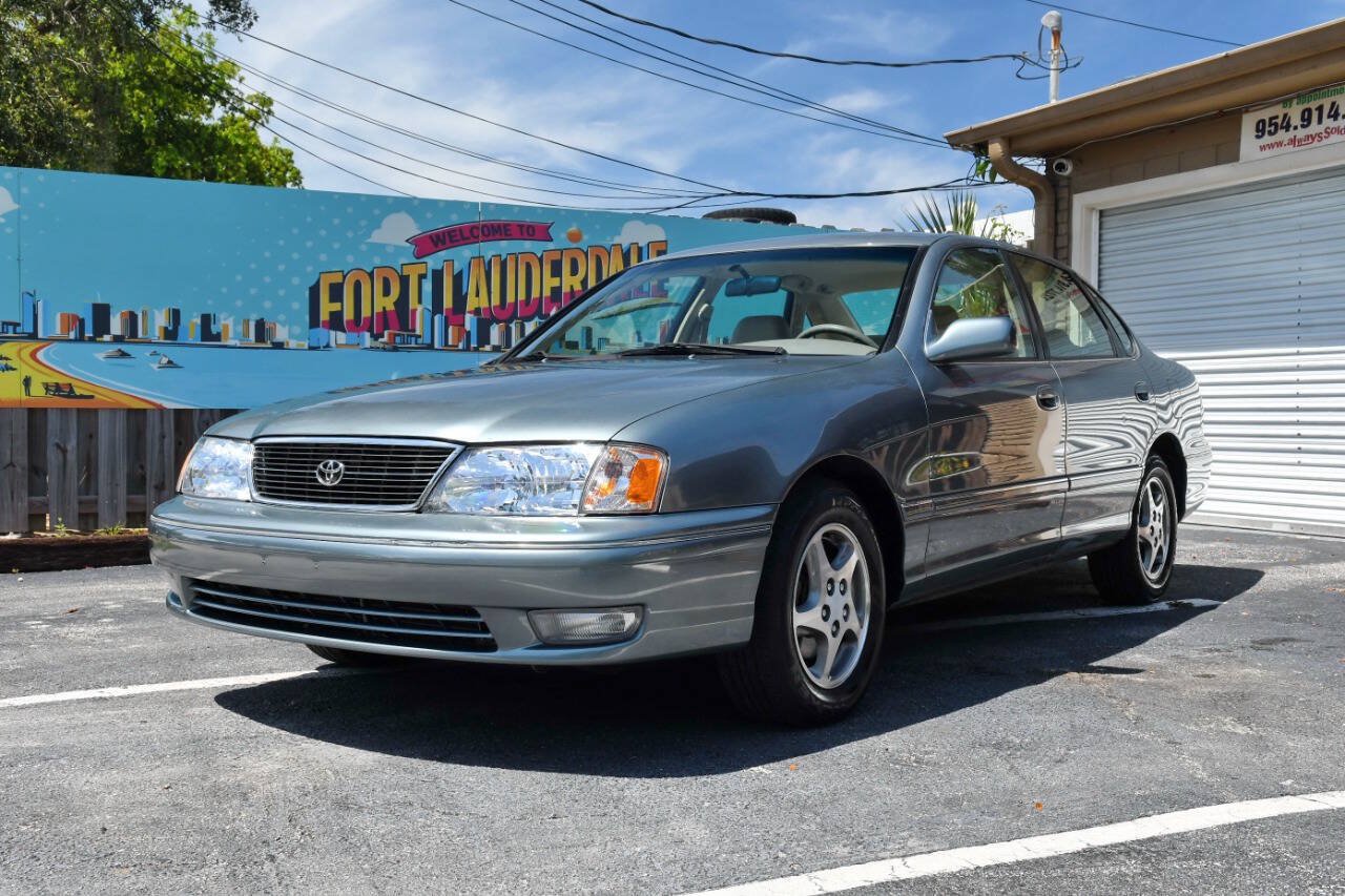 Used 1999 Toyota Avalon XLS w/ Leather Trim Pkg w/ Memory FWD image 1