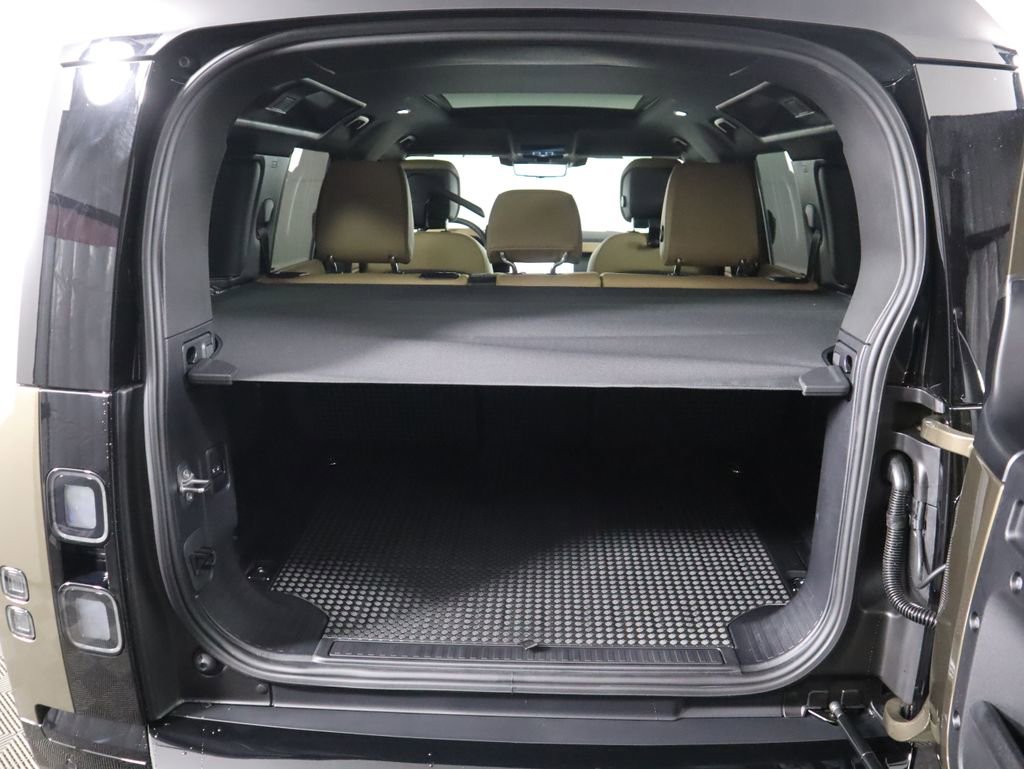 New 2026 Land Rover Defender 110 X-Dynamic SE image 30