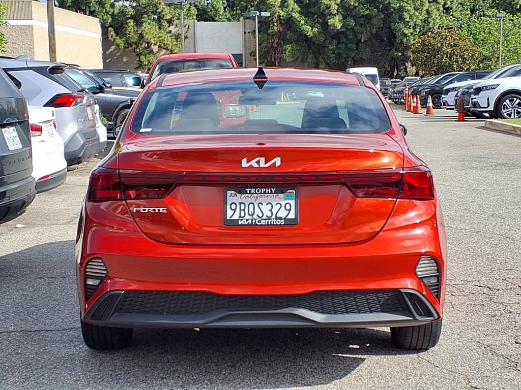 Certified 2022 Kia Forte LXS FWD image 4