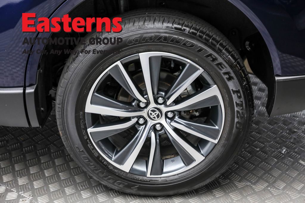 Used 2024 Toyota Venza LE image 8