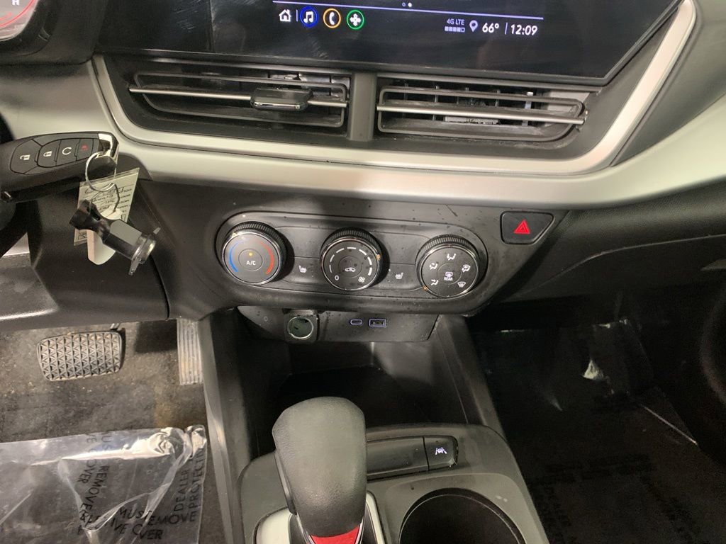 Used 2024 Chevrolet Trax RS FWD image 24