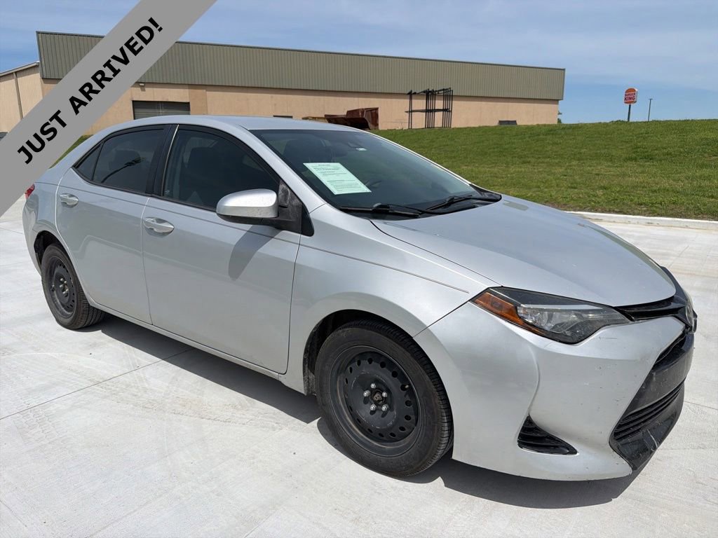 Used 2017 Toyota Corolla LE FWD image 3