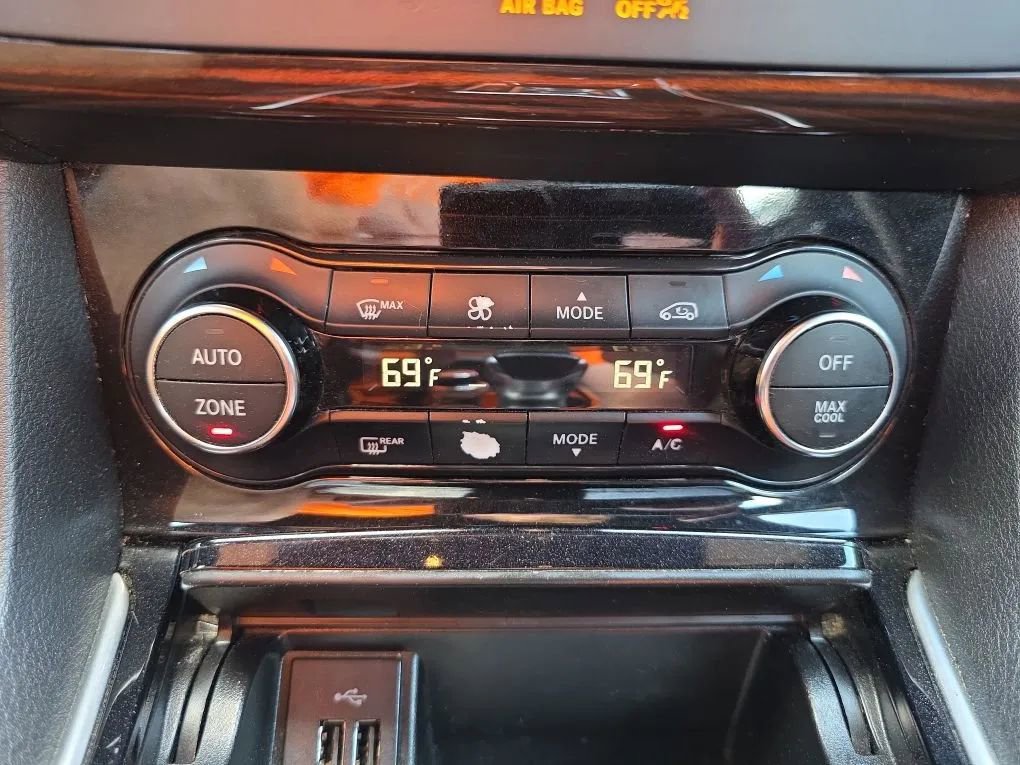 Used 2017 INFINITI QX30 Premium w/ Technology Package image 35