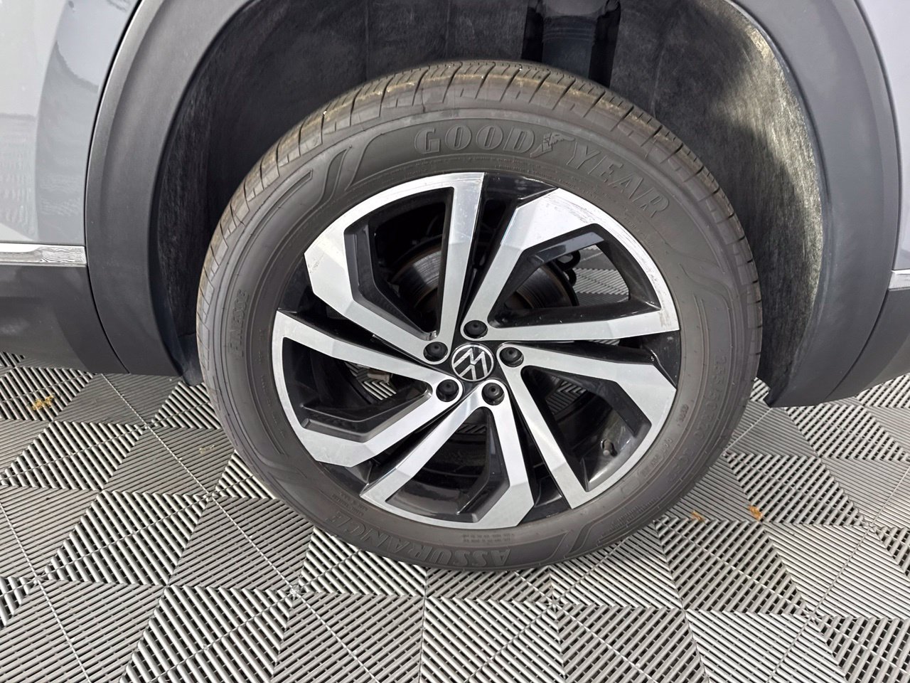 Used 2023 Volkswagen Atlas Cross Sport SEL AWD/4WD image 13