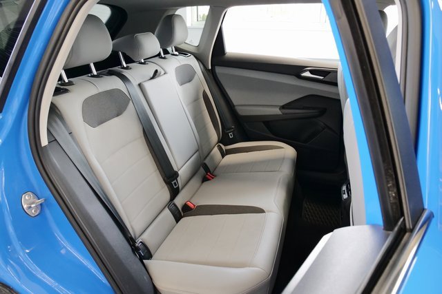 Used 2022 Volkswagen Taos SE w/ Panoramic Sunroof Package image 14