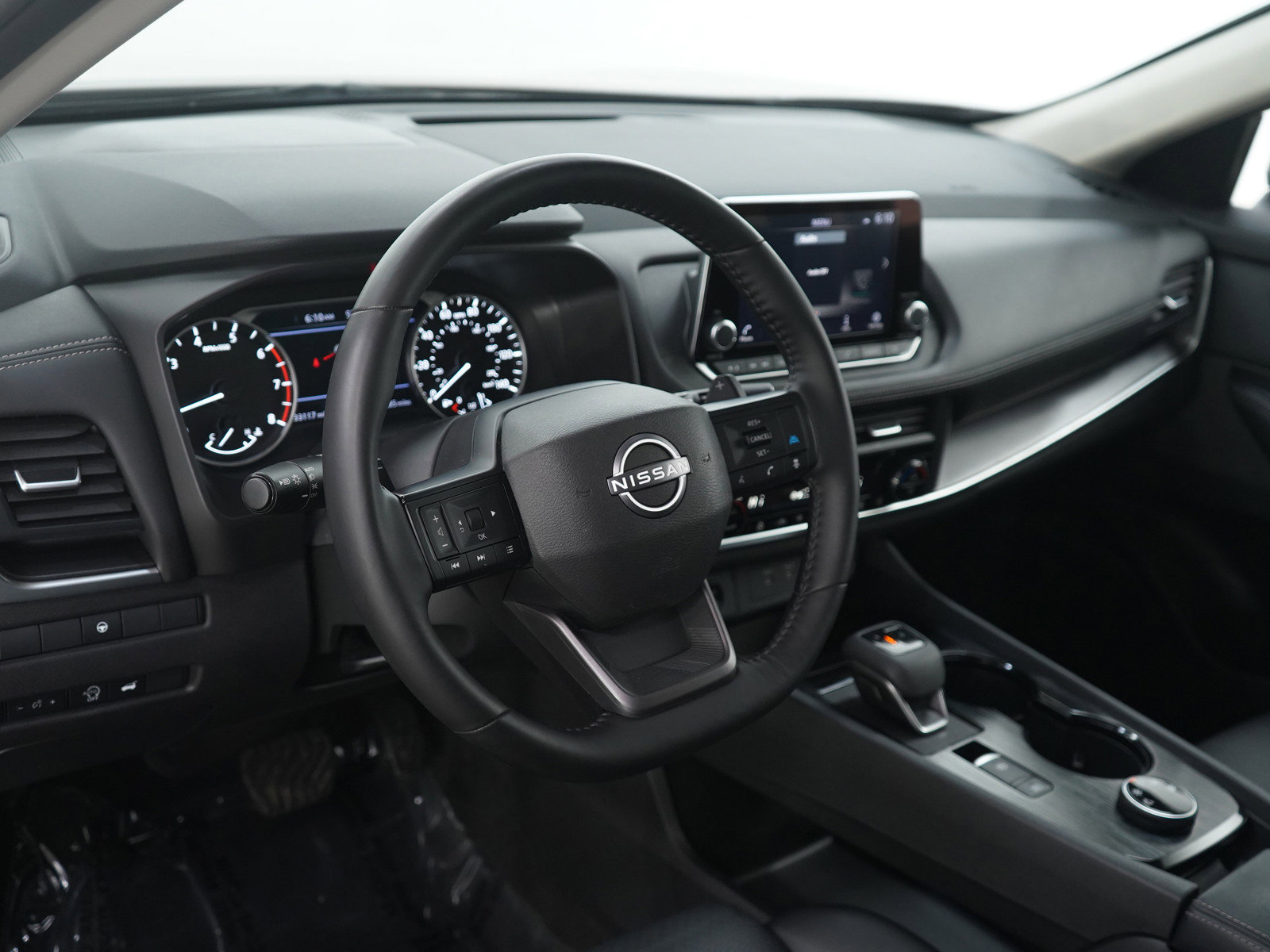 Used 2025 Nissan Rogue SV w/ SV Premium Package image 21