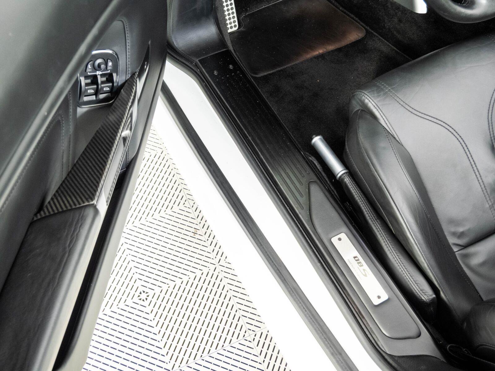 Used 2011 Aston Martin DBS Volante RWD image 8