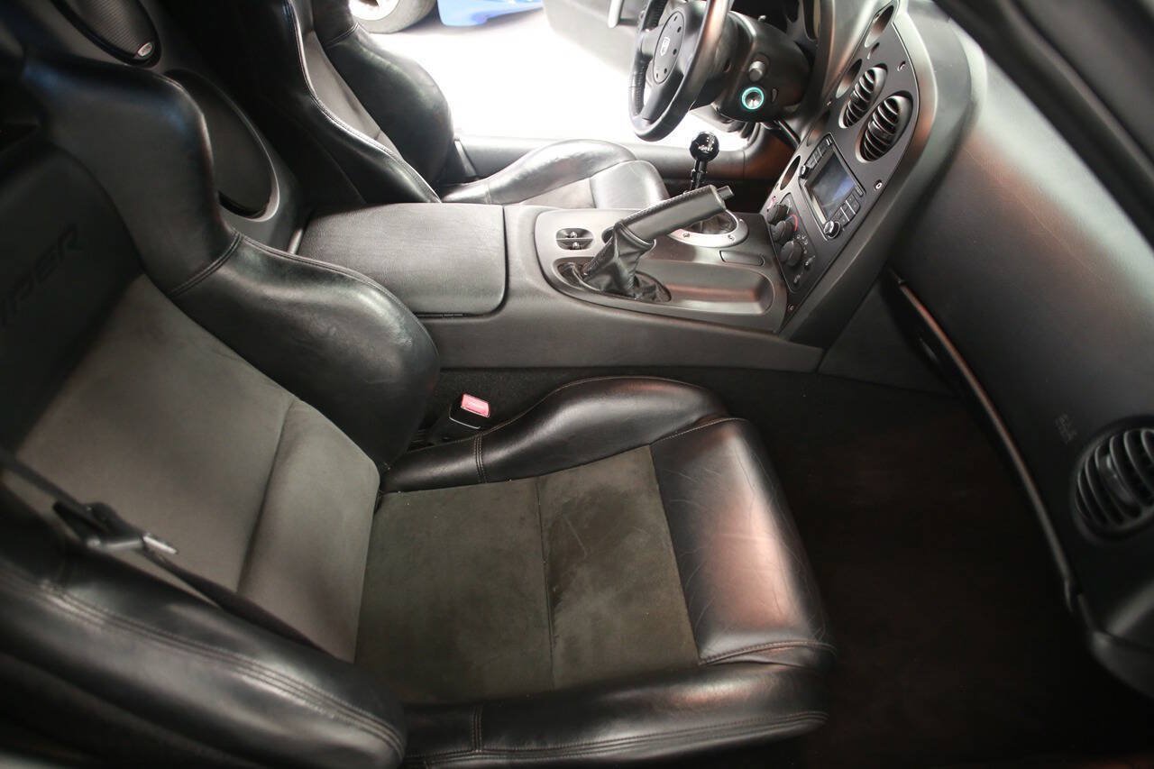 Used 2006 Dodge Viper SRT-10 RWD image 17