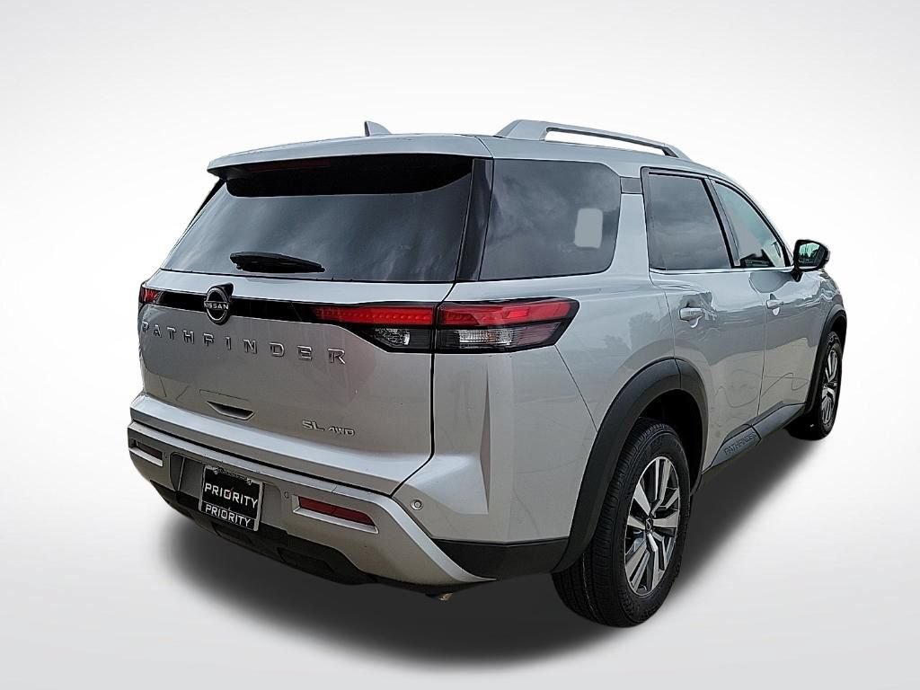 Used 2025 Nissan Pathfinder SL AWD/4WD image 4
