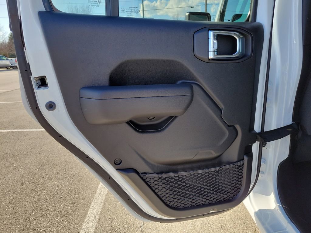 New 2025 Jeep Gladiator Sport image 11