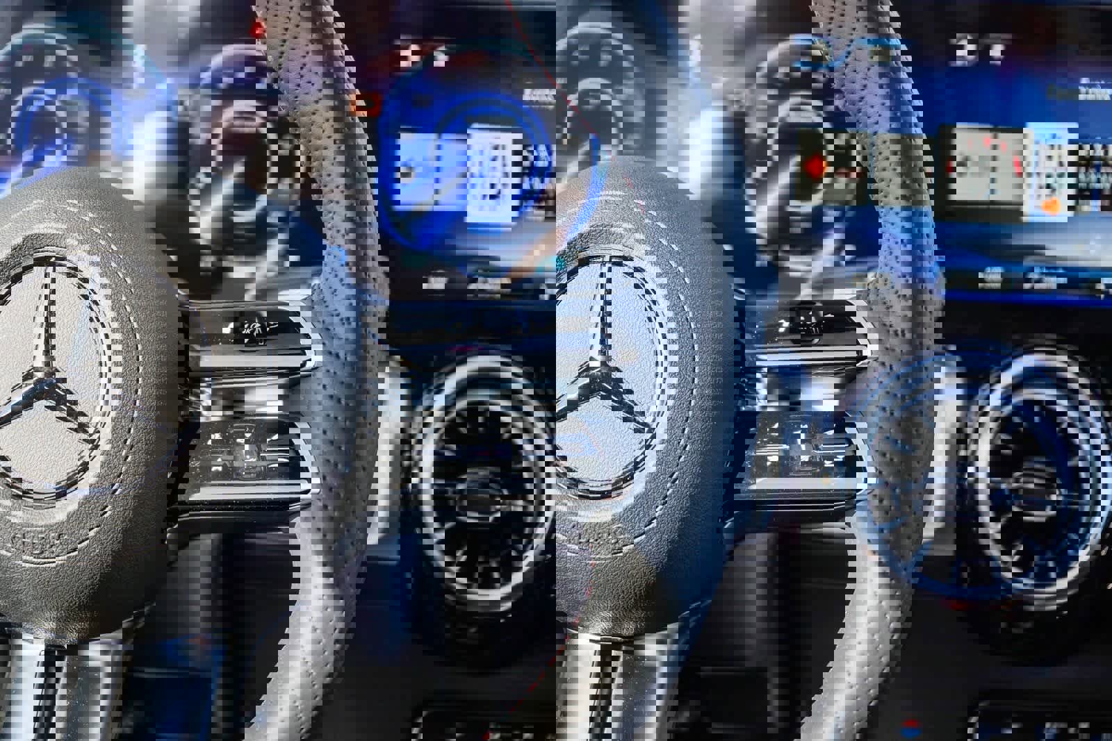 New 2024 Mercedes-Benz EQB 300 4MATIC image 18