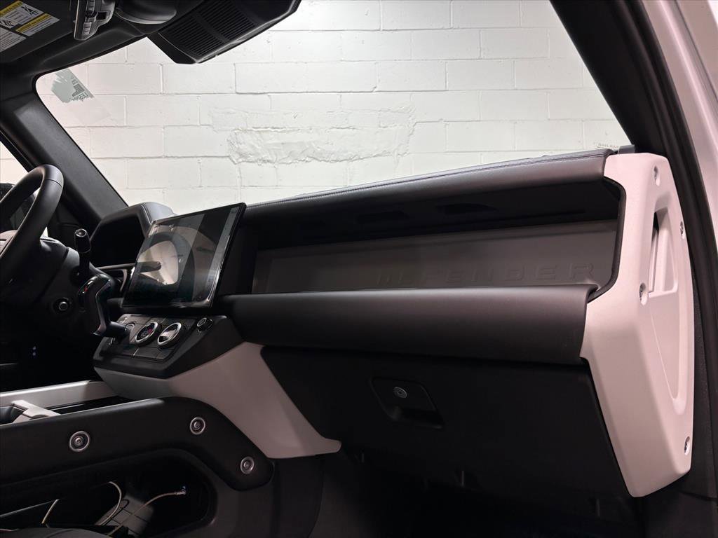 New 2026 Land Rover Defender 130 X-Dynamic SE image 30