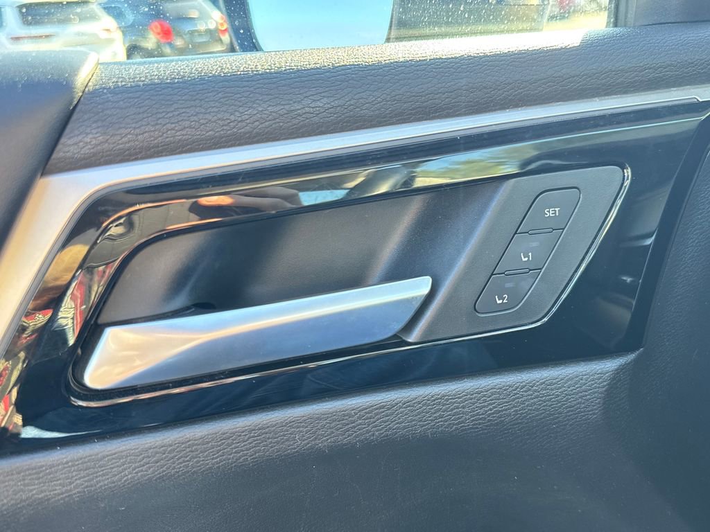 Used 2023 Mitsubishi Outlander SEL image 32