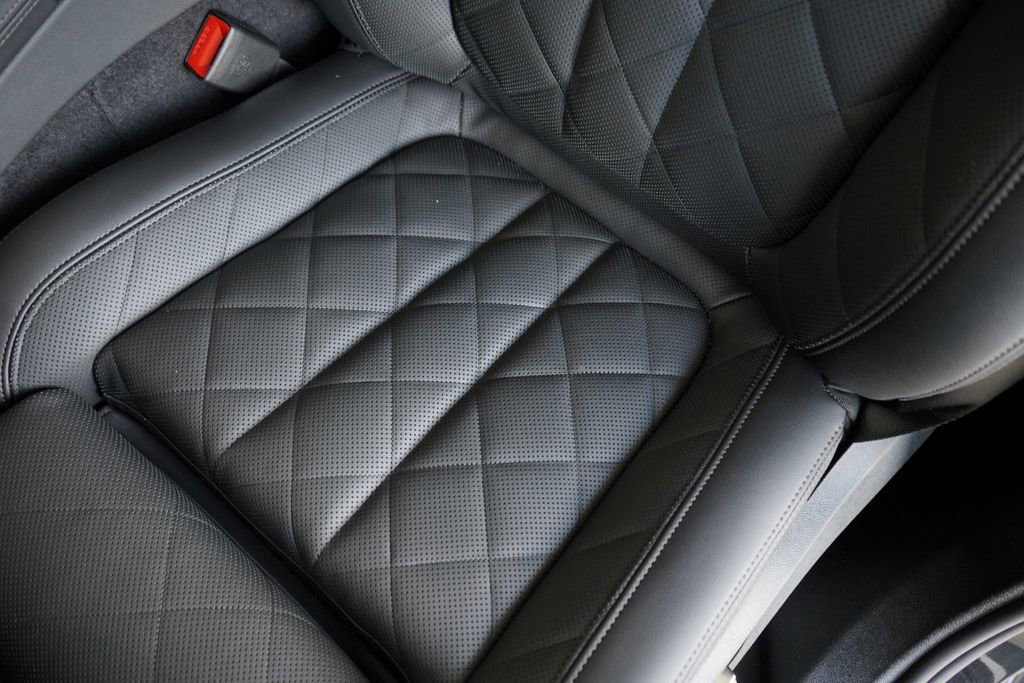 New 2026 BMW X6 xDrive40i w/ Climate Comfort Package image 10