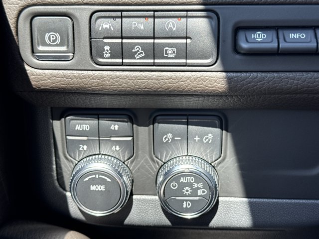 Used 2023 GMC Yukon Denali AWD/4WD image 30
