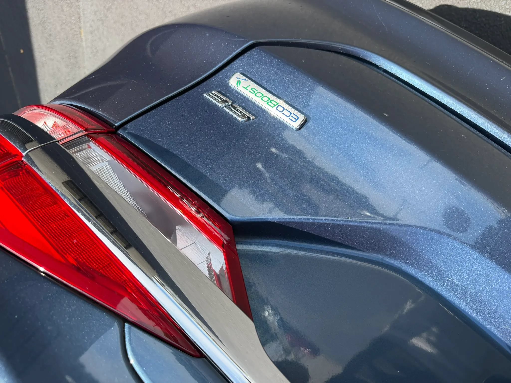 Used 2018 Ford Fusion SE w/ Fusion SE Technology Package FWD image 12