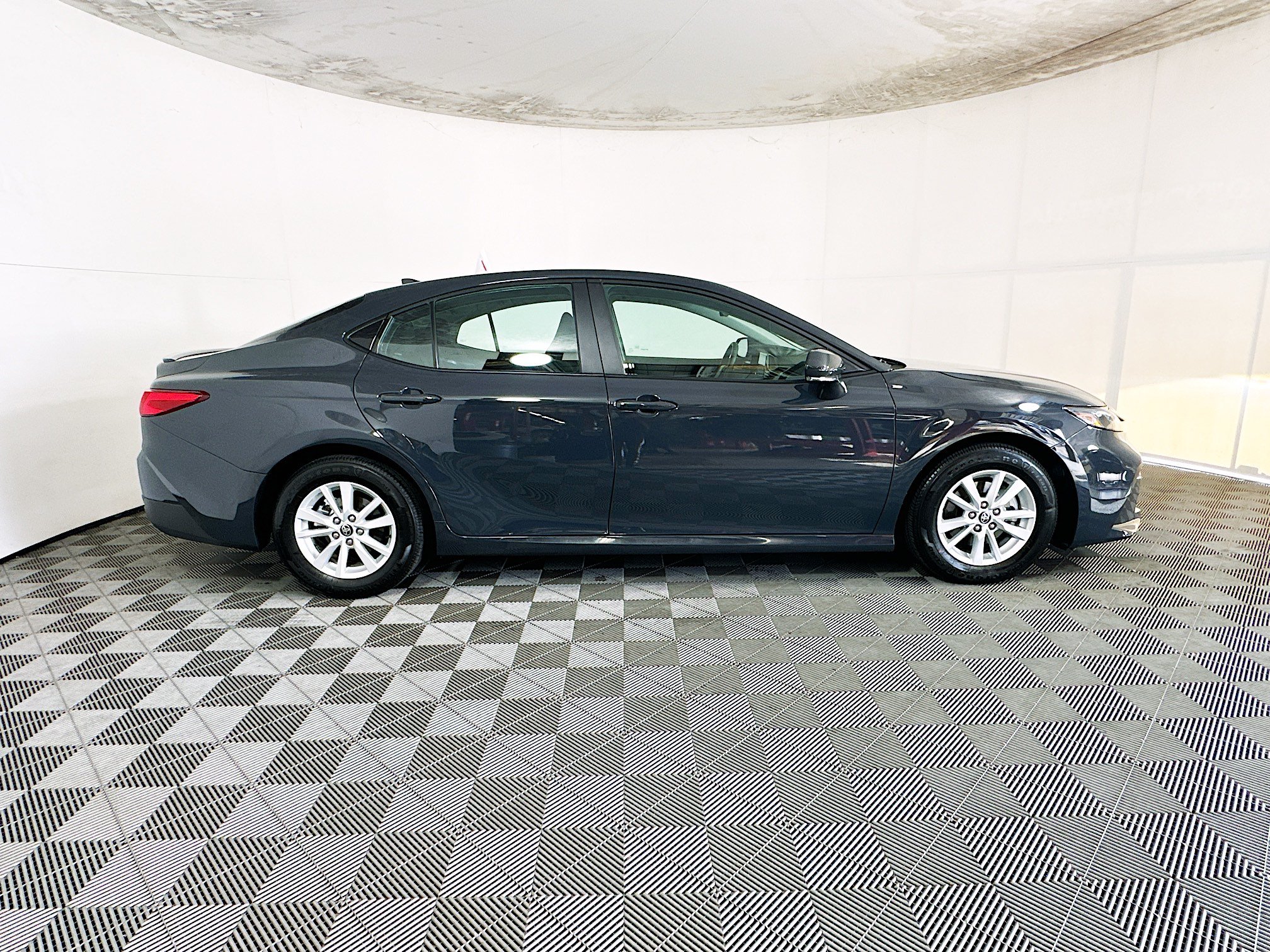 Used 2025 Toyota Camry LE w/ Convenience Package FWD image 2