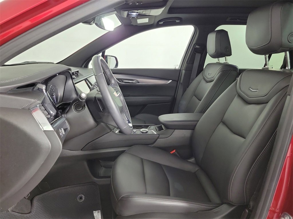 Certified 2025 Cadillac XT6 Luxury image 17