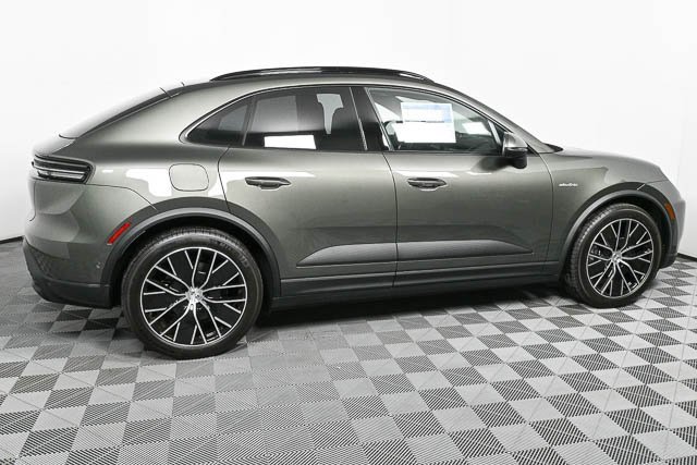 Certified 2025 Porsche Macan Electric image 26