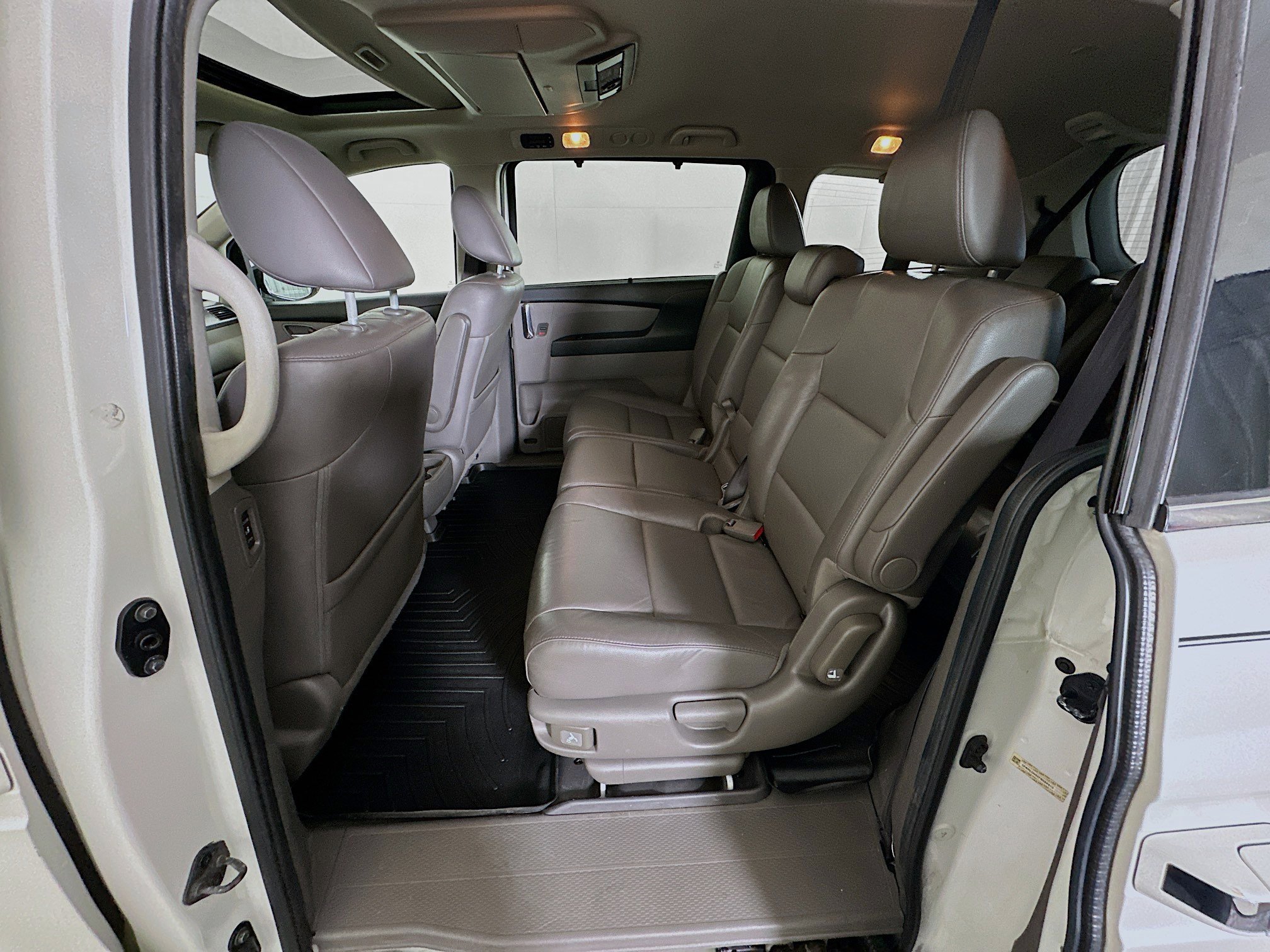 Used 2015 Honda Odyssey Touring Elite image 27