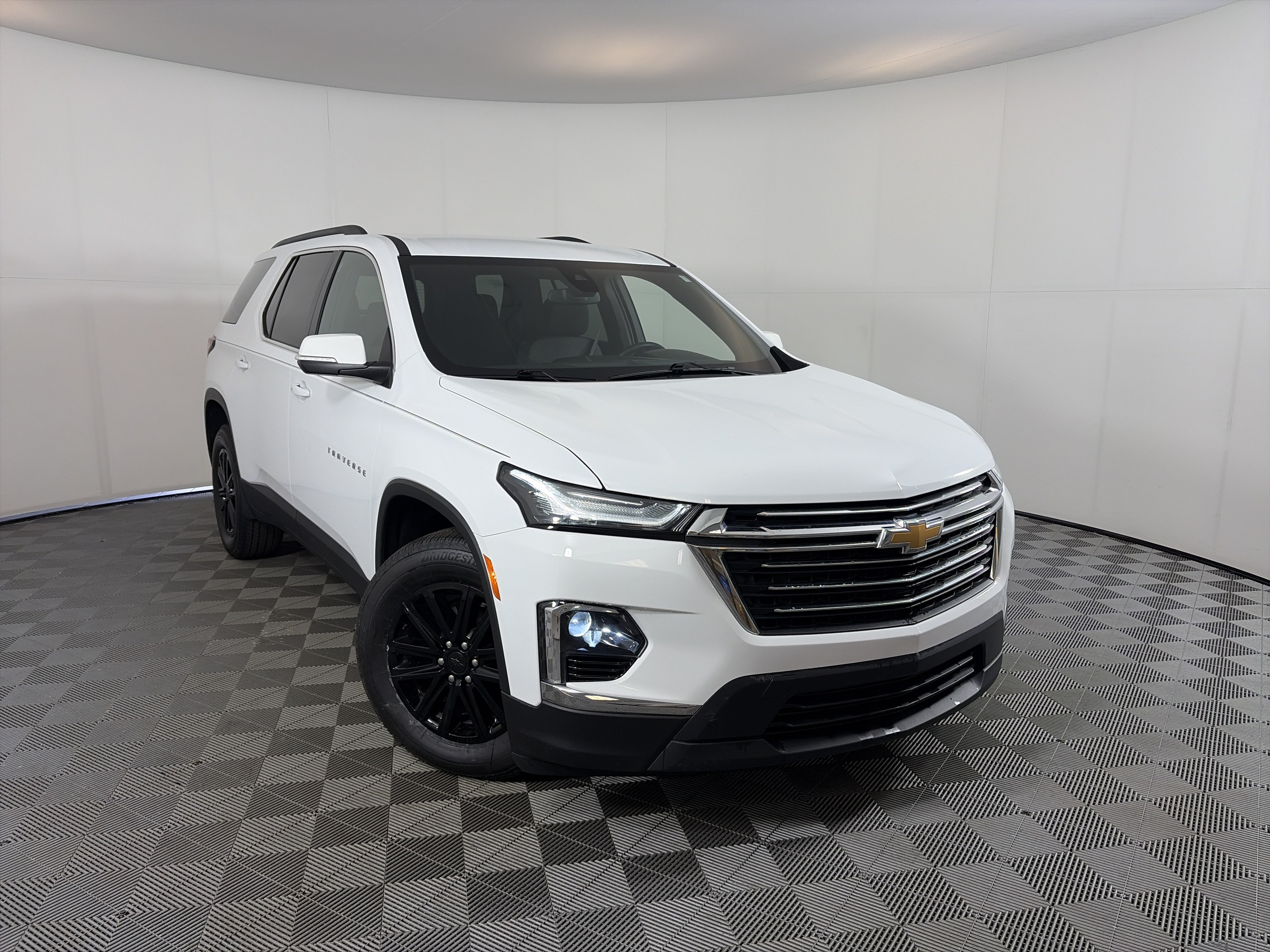 Certified 2023 Chevrolet Traverse LT AWD/4WD image 1